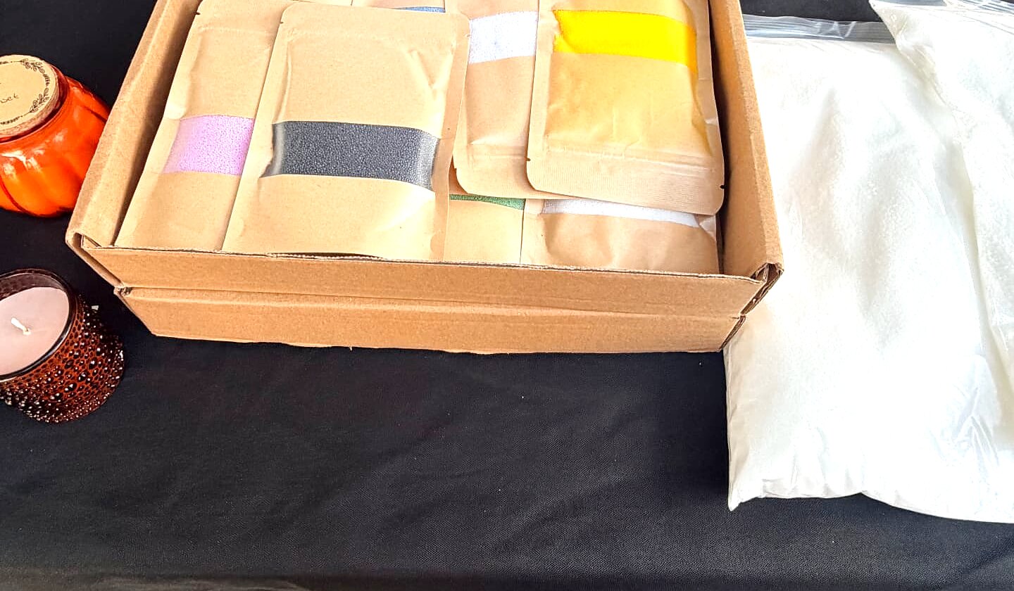 Pearl wax colors ready at the event table