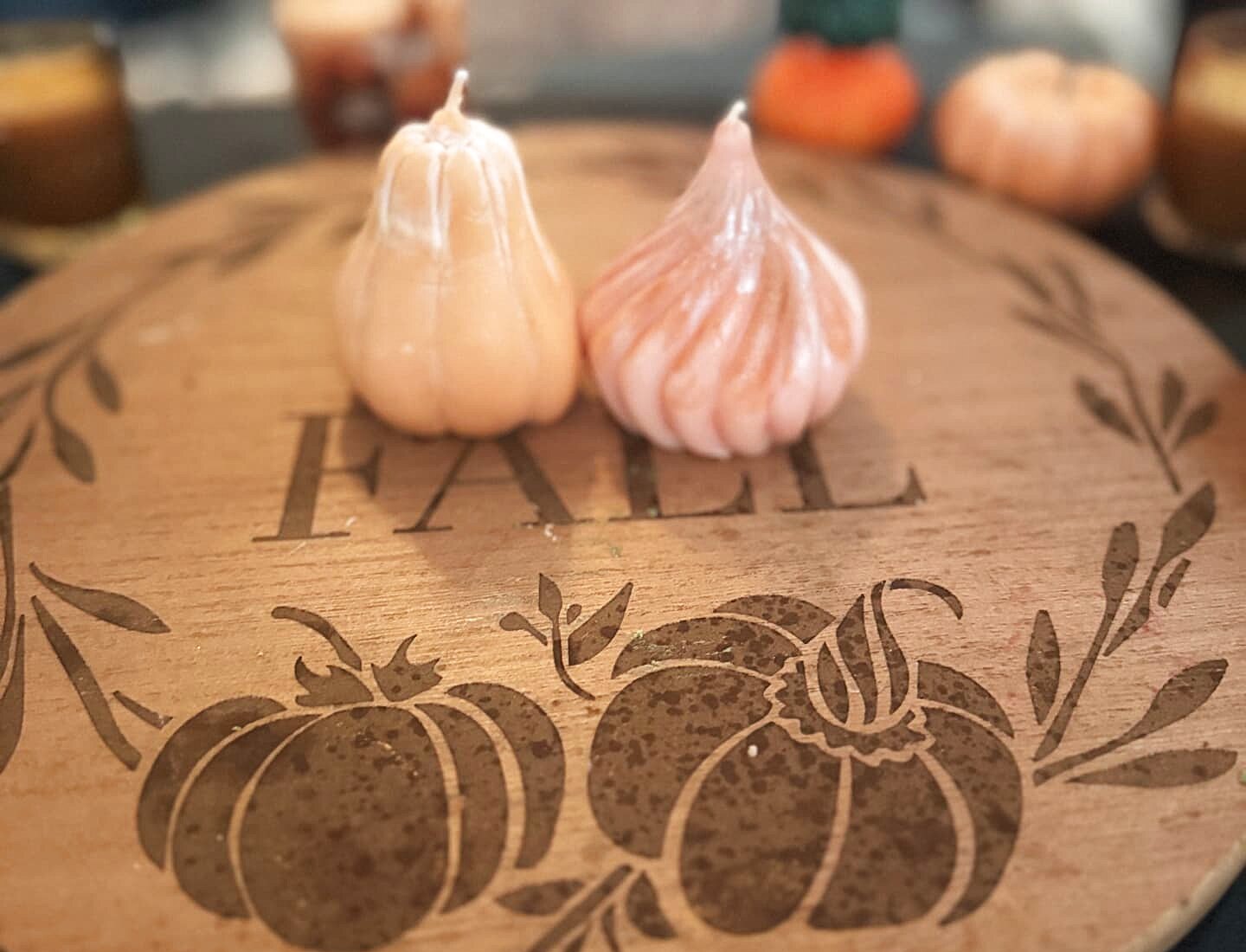 Swirled gourd pair